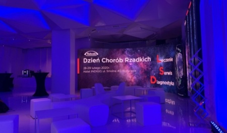 Hotel Indigo - instalujemy wyginany ekran diodowy, Warszawa, 2020