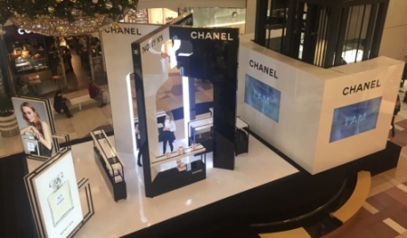 Ekrany bezszwowe na stoisku Chanel, Warszawa, 2016