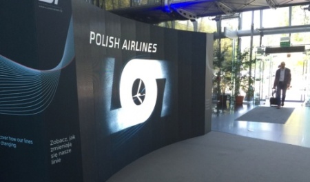 Wynajem wygiętego ekranu diodowego dla PLL LOT, Warszawa, 2015