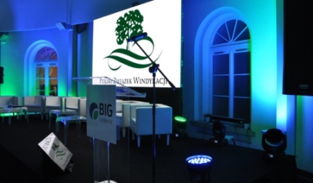 Ekran diodowy, nagłośnienie, oswietlenie - kompleksowa obsługa konferencji.