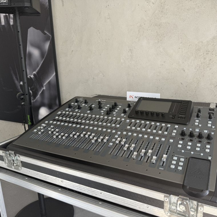 Mikser cyfrowy Behringer X32 zdjęcie 3