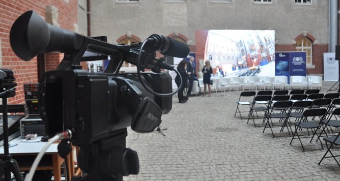 Wideofilmowanie eventów i konferencji, wynajem kamer FullHD, operatorzy kamer na eventy.